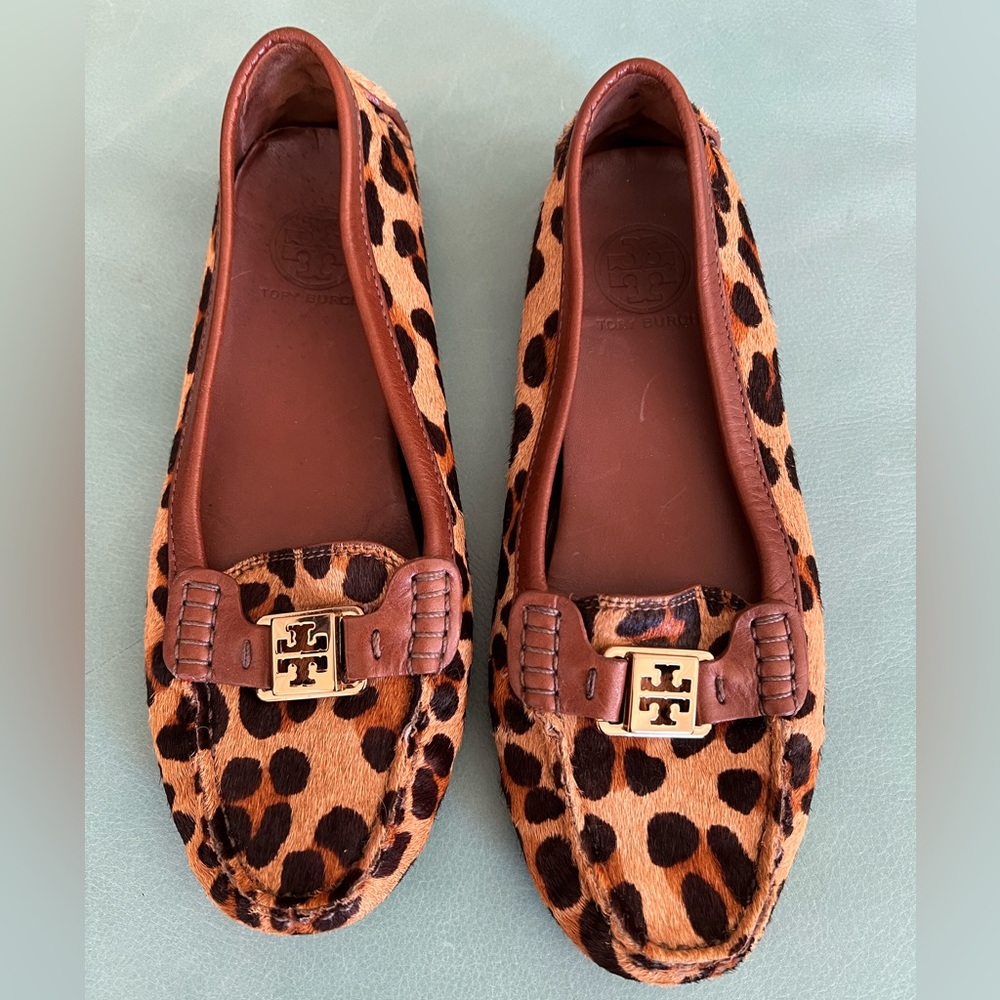 Tory Burch leopard loafers / size 8